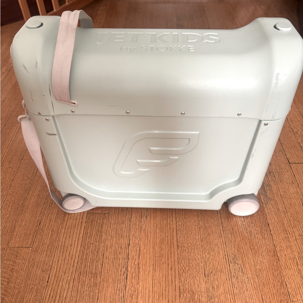 Jetkids by Stokke ride along suitcase for kids